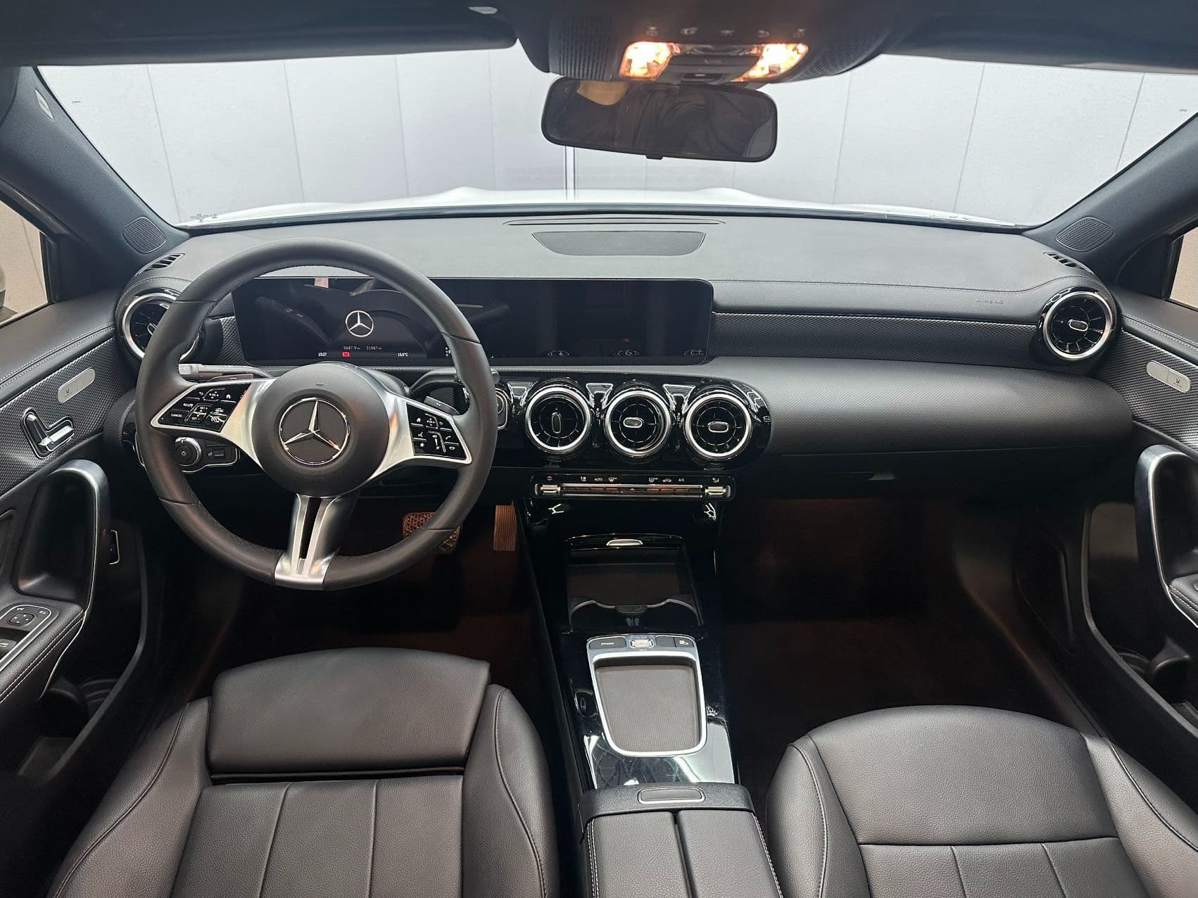 Mercedes-Benz A180L 2023 — миниатюра 2