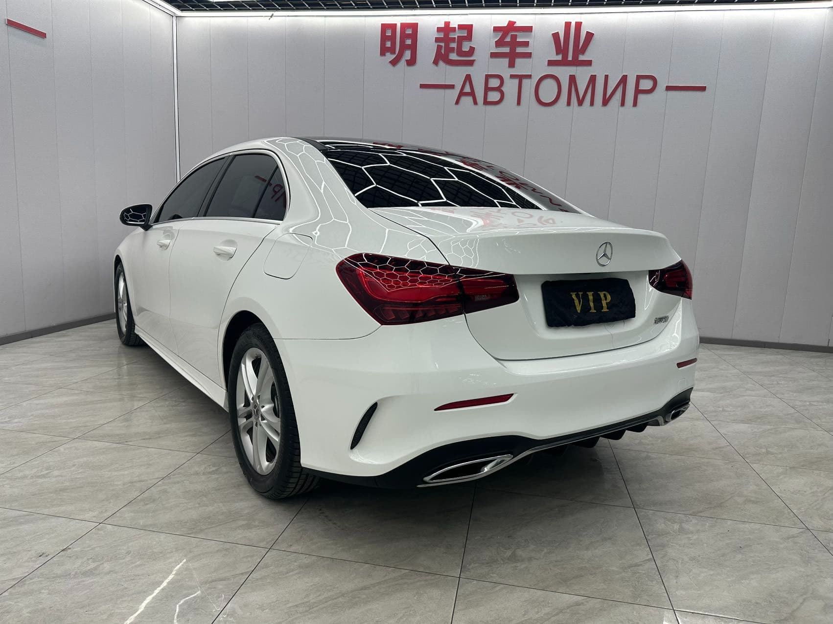 Mercedes-Benz A180L 2023 — миниатюра 8