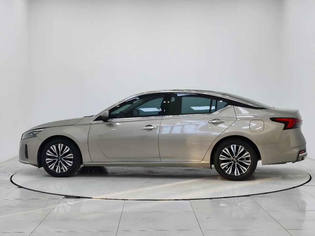 Nissan Teana 2022 — миниатюра 3