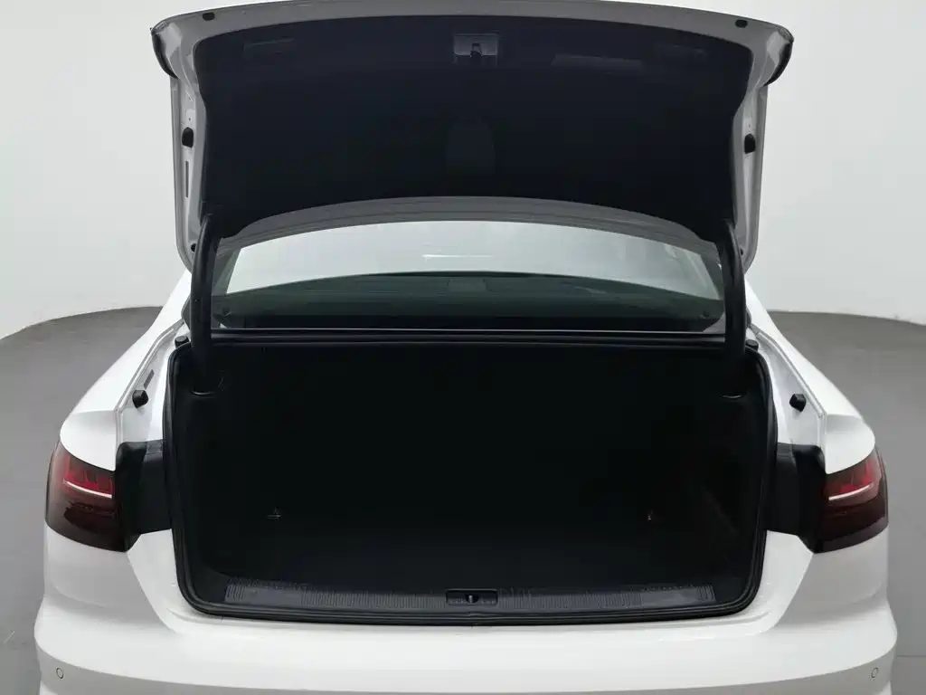 Audi A4L 2022 — миниатюра 16