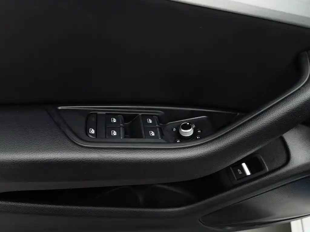Audi A4L 2022 — миниатюра 9