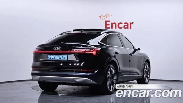 Audi e-tron 2021 — миниатюра 2