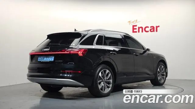 Audi e-tron 2021 — миниатюра 2
