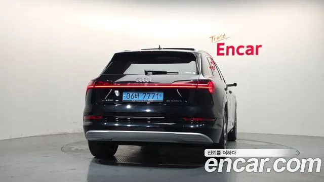 Audi e-tron 2021 — миниатюра 4