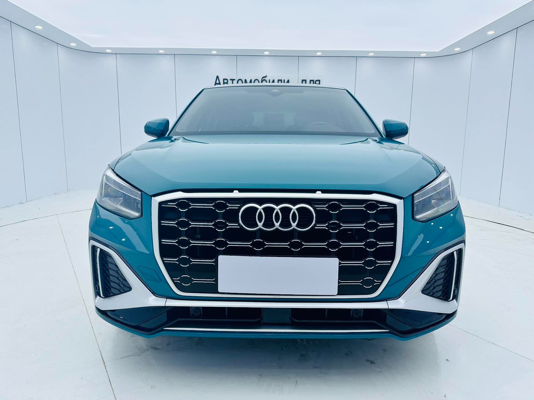 Audi Q2L 2022 — фото 2