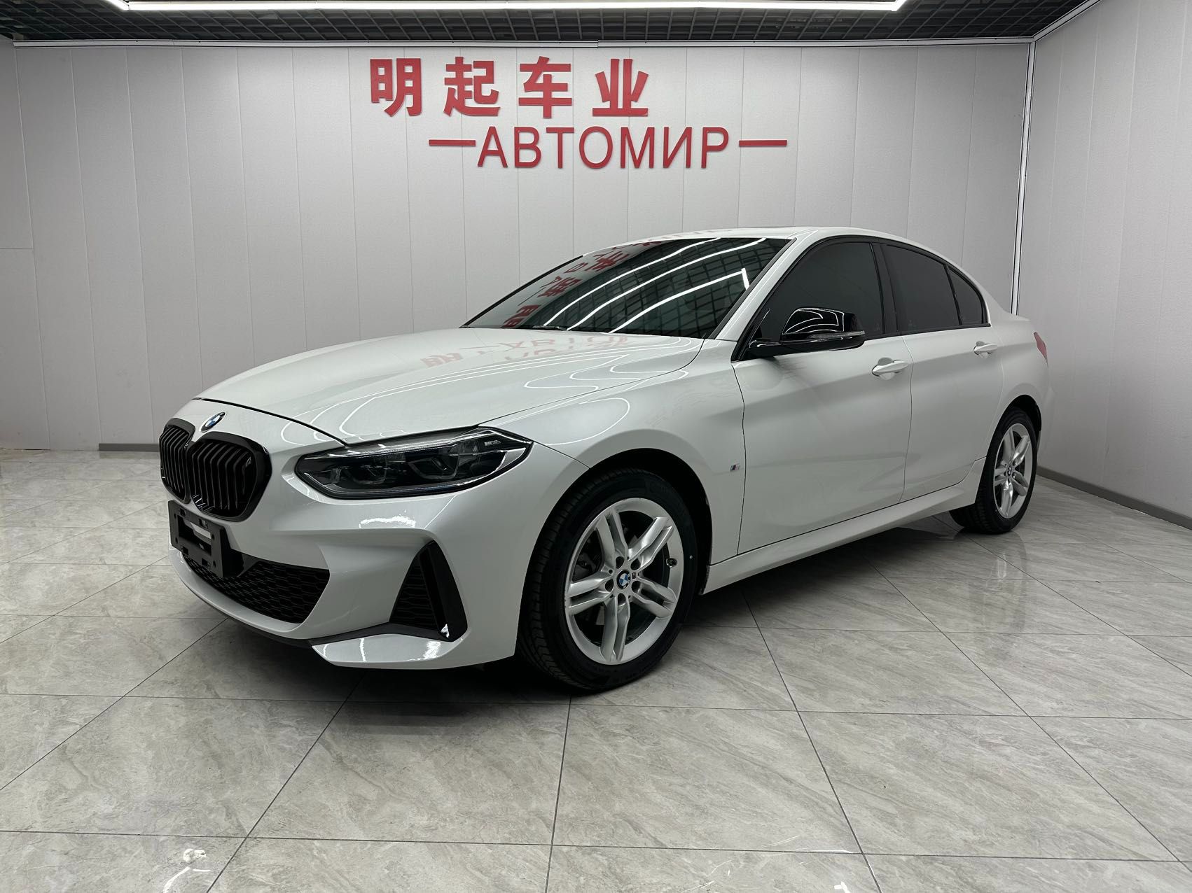 BMW 120i 2021 — фото 1