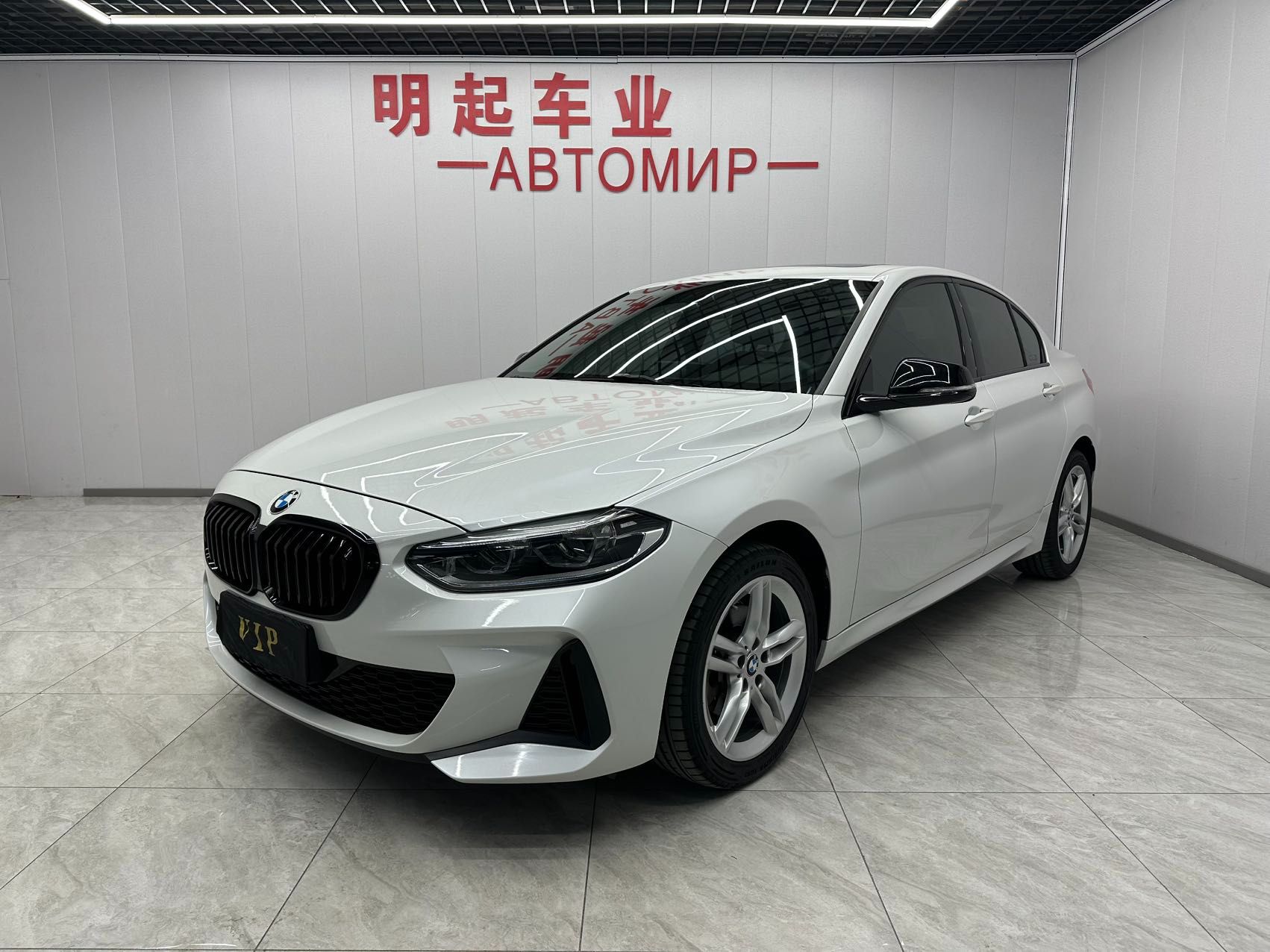 BMW 120I 2022 — фото 1