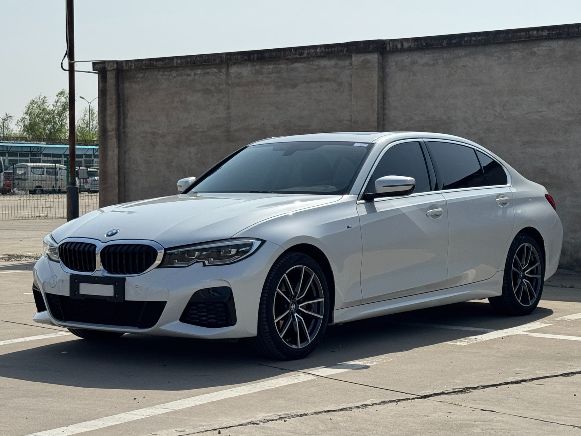 BMW 320LI M SPORT 2023 — фото 1