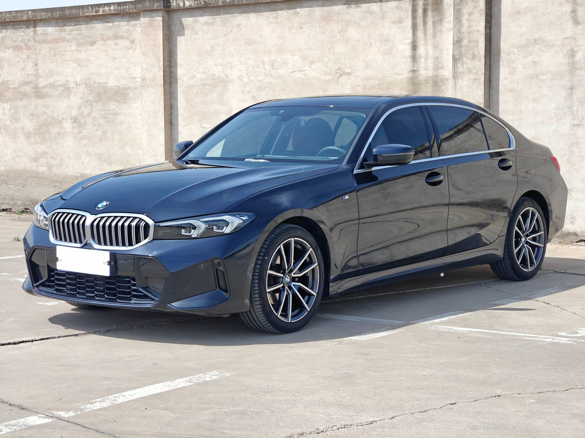 BMW 320LI M SPORT 2023 — фото 1