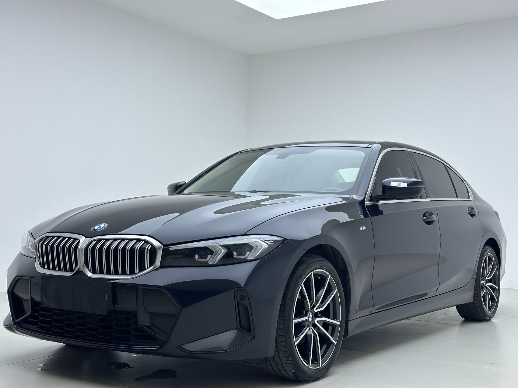 BMW 320LI M SPORT 2023 — фото 1