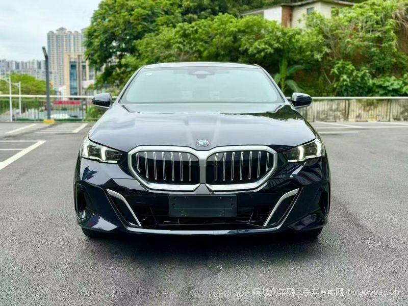 BMW 5 Series 2025 — фото 2