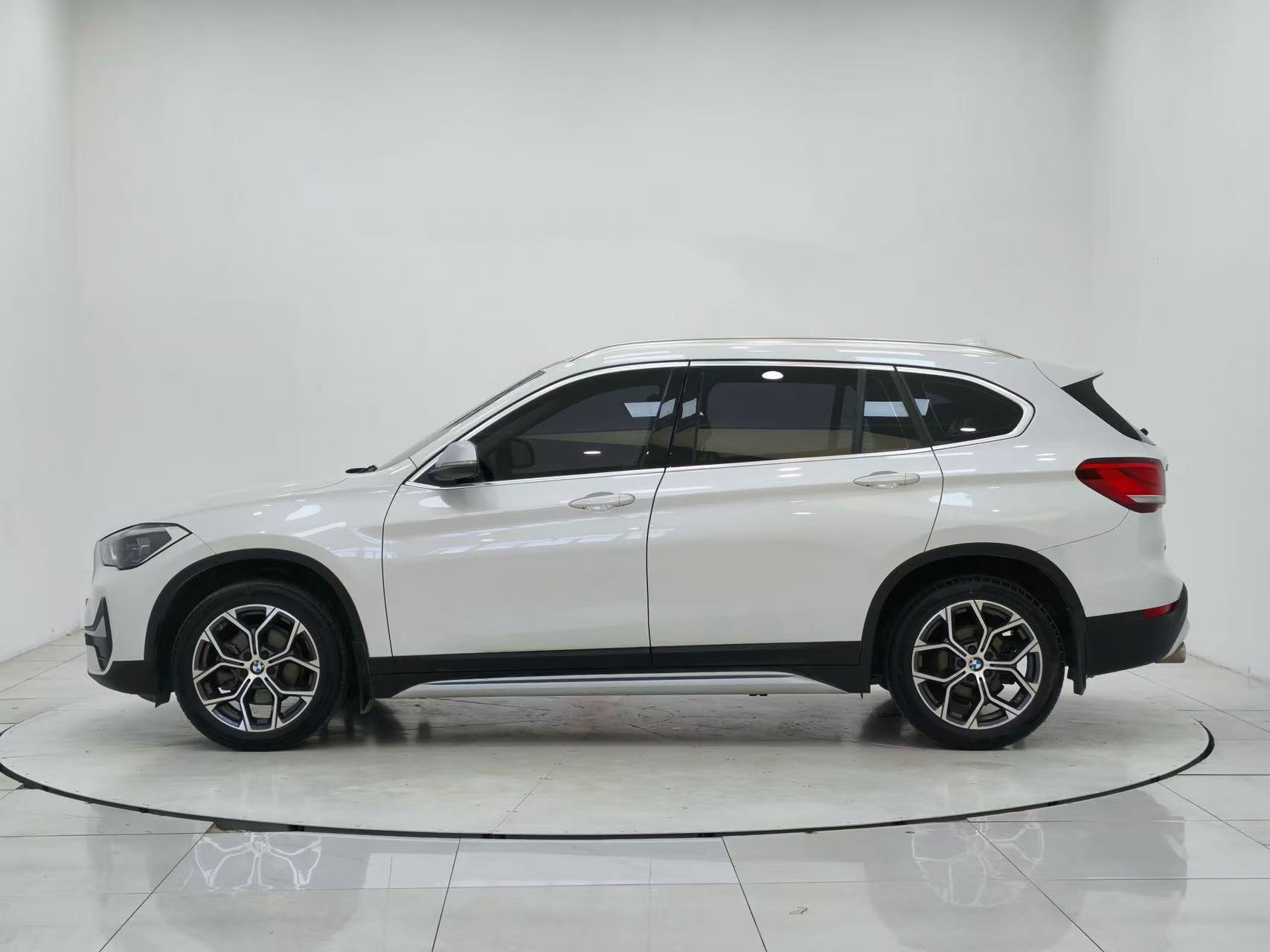 BMW X1 2022 — фото 3
