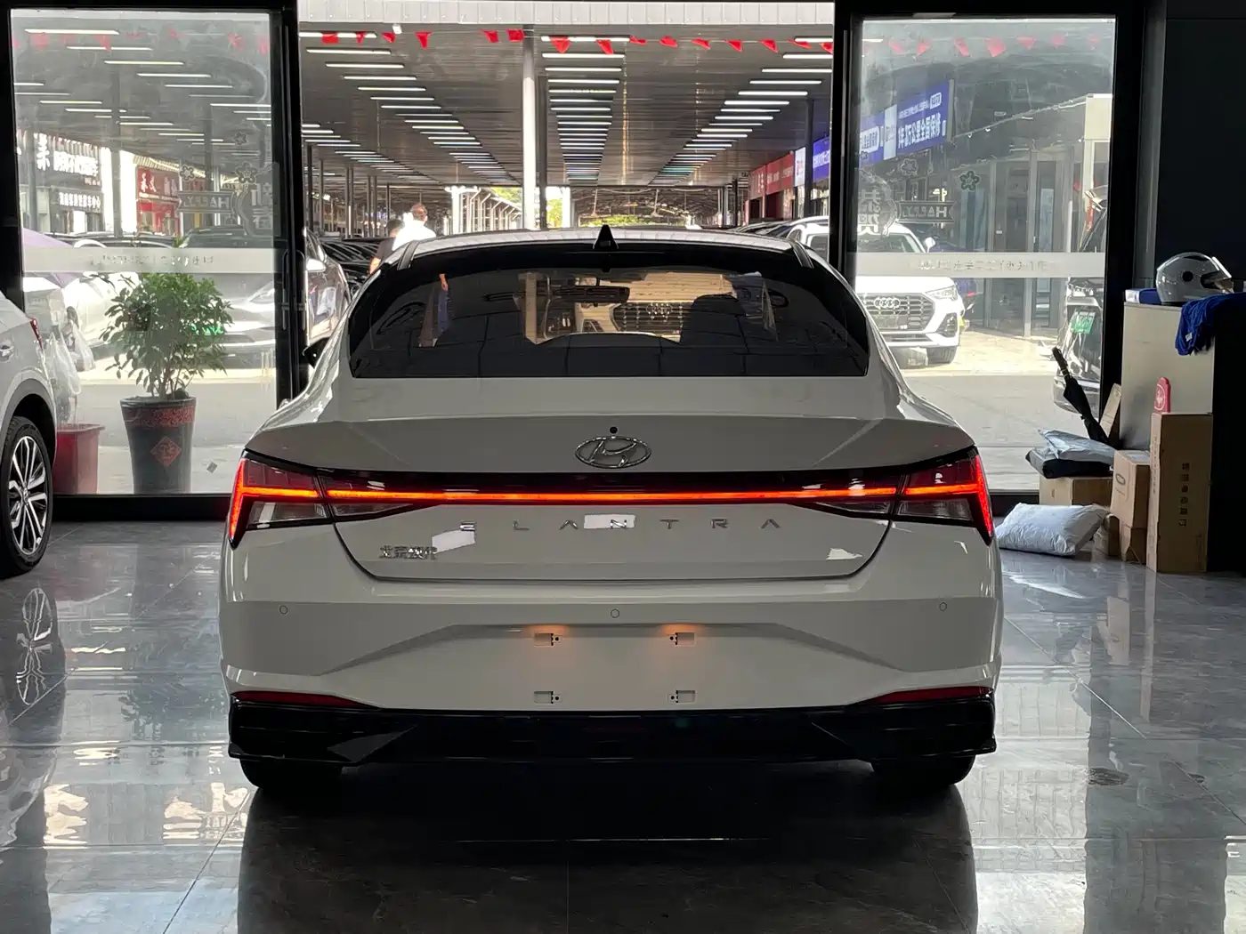 Hyundai Elantra 2021 — миниатюра 16