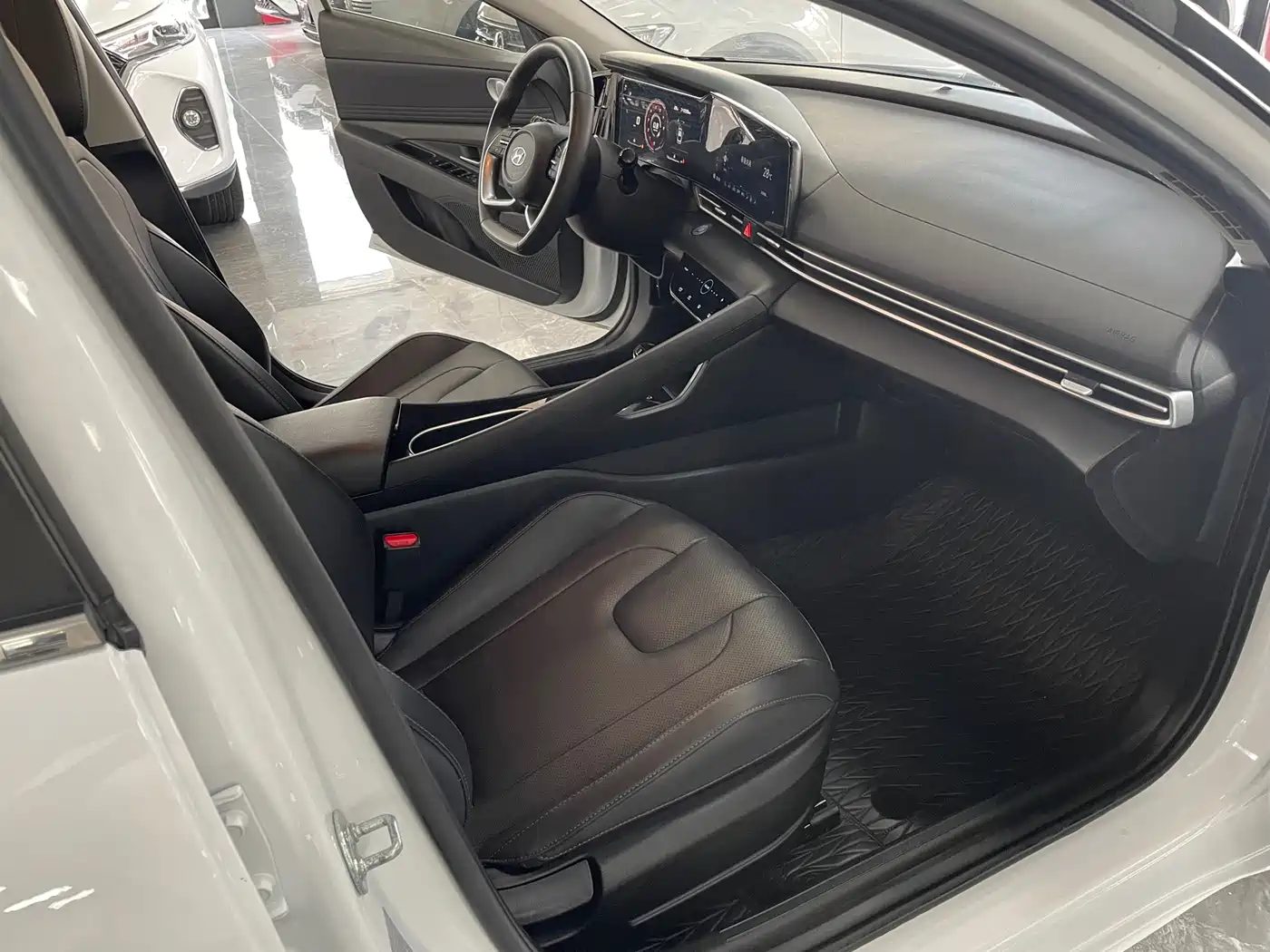 Hyundai Elantra 2021 — миниатюра 7
