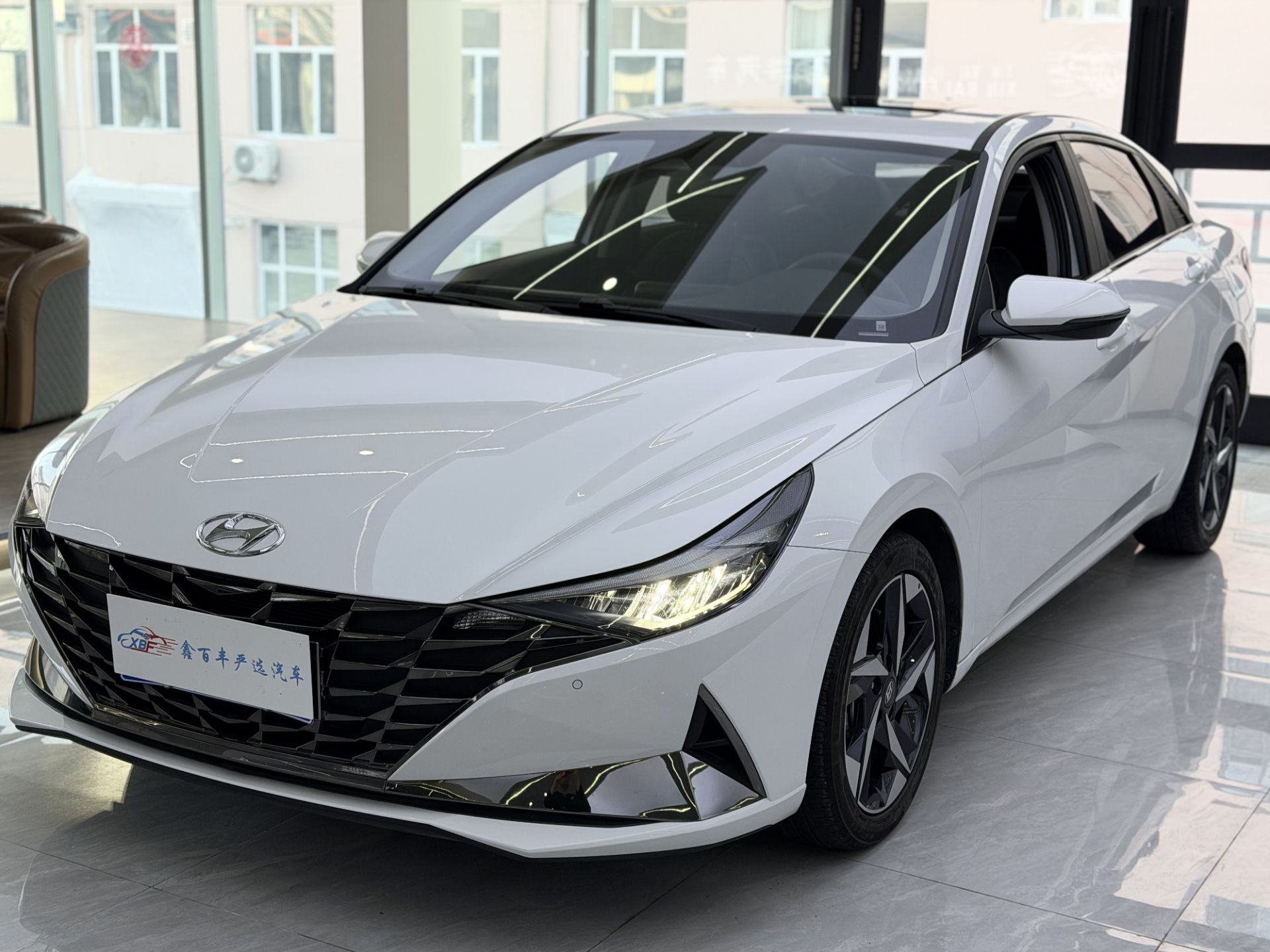 Hyundai Elantra 2022 — фото 1