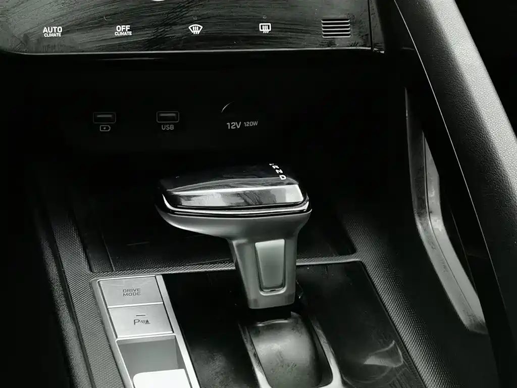 Hyundai Elantra 2023 — миниатюра 13