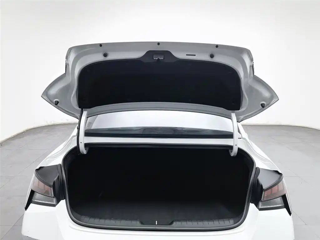 Hyundai Elantra 2023 — миниатюра 16