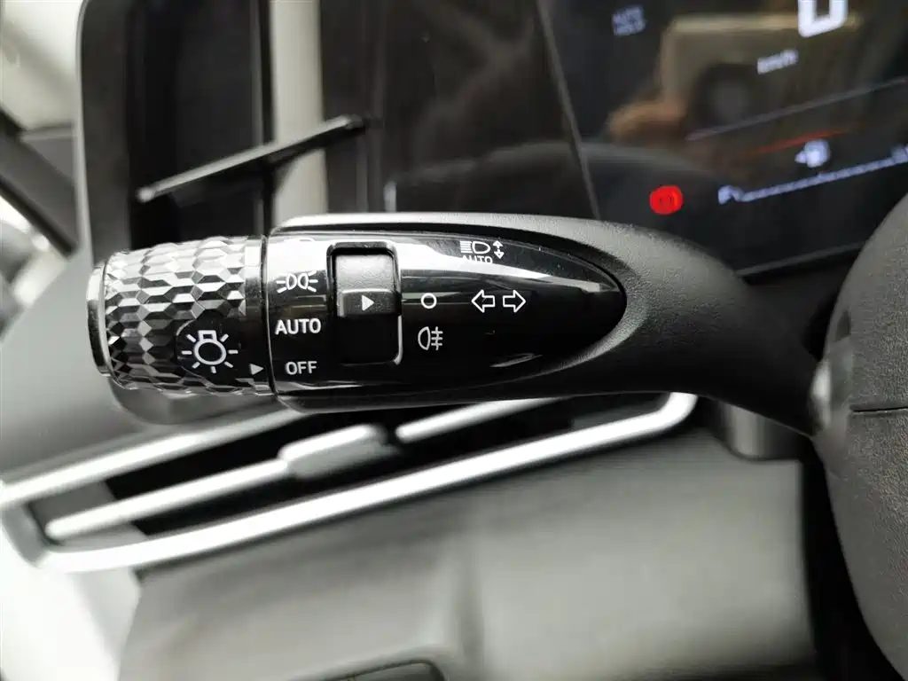 Hyundai Elantra 2023 — миниатюра 21