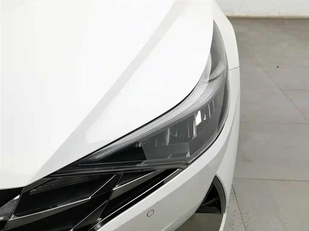 Hyundai Elantra 2023 — миниатюра 7