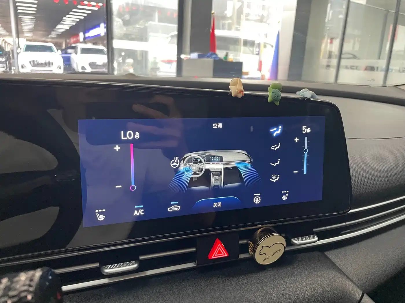 Hyundai Elantra 2023 — миниатюра 14