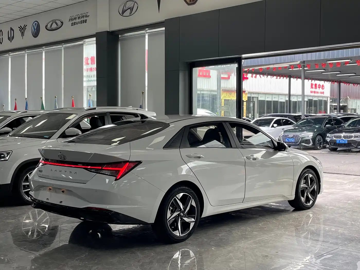 Hyundai Elantra 2023 — миниатюра 17