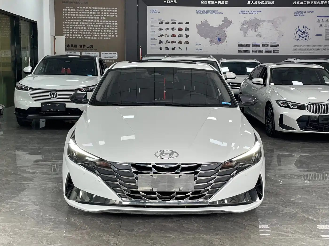 Hyundai Elantra 2023 — фото 2