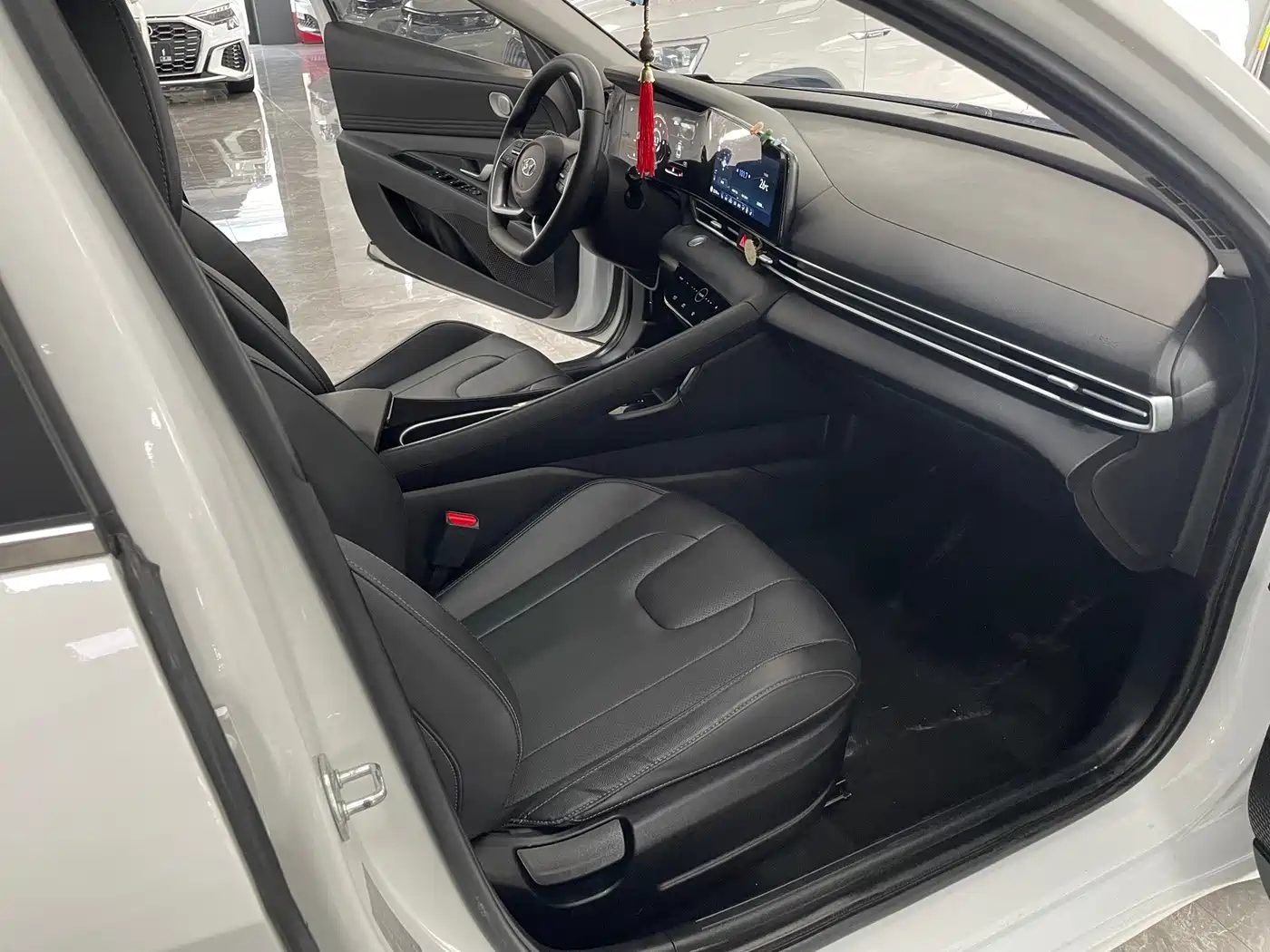 Hyundai Elantra 2023 — миниатюра 7