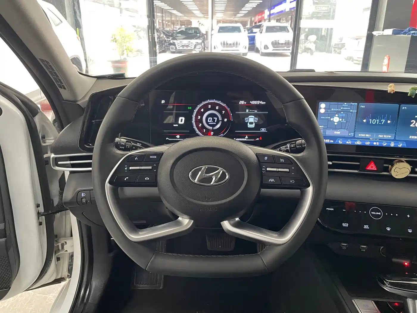 Hyundai Elantra 2023 — миниатюра 9