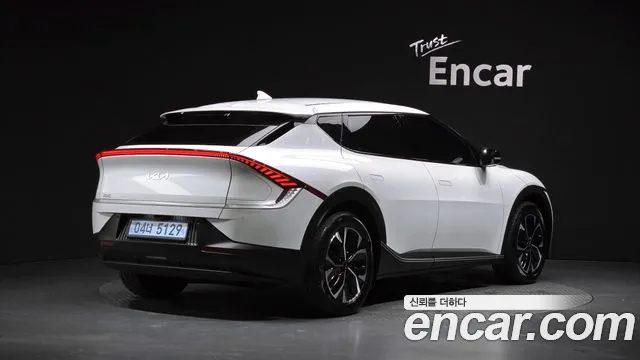 Kia EV6 2023 — фото 2
