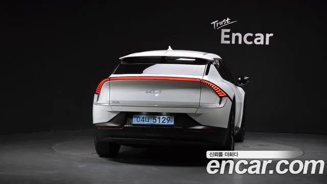 Kia EV6 2023 — фото 4