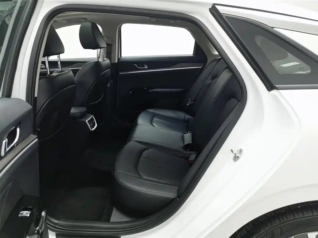 Kia K5 2022 — миниатюра 15