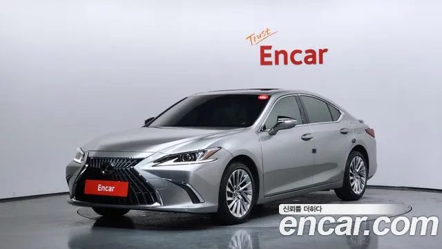 Lexus ES 2023 — фото 1