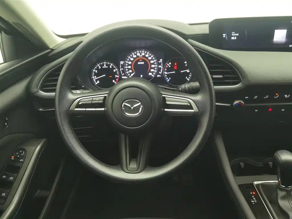 Mazda Mazda3 2023 — миниатюра 11