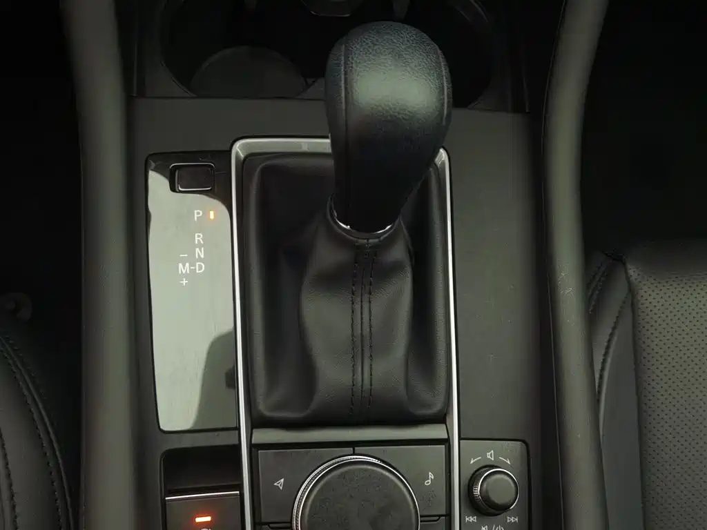Mazda Mazda3 2023 — миниатюра 13