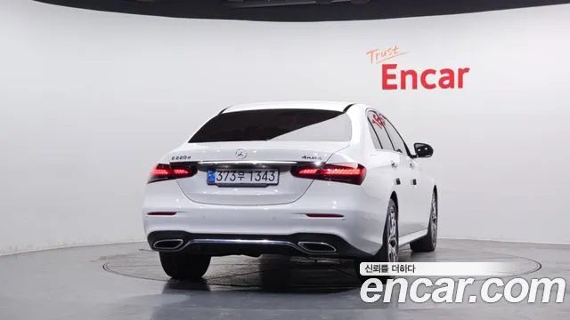 Mercedes-Benz E-Class 2022 — фото 4
