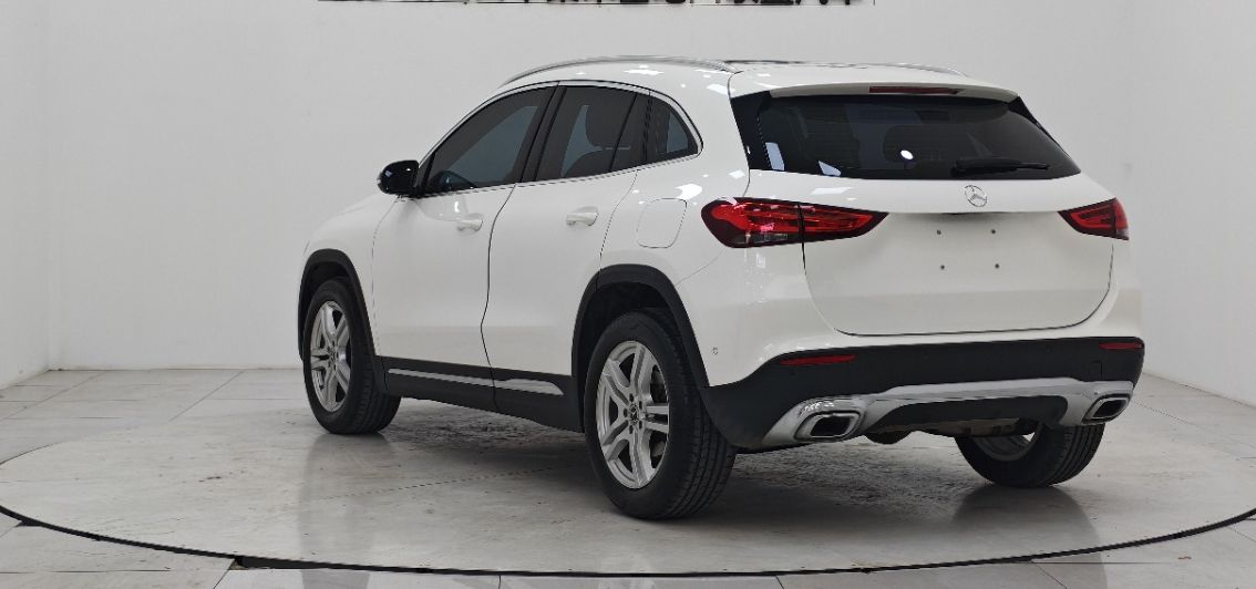 Mercedes-Benz GLA 180 2021 — фото 4