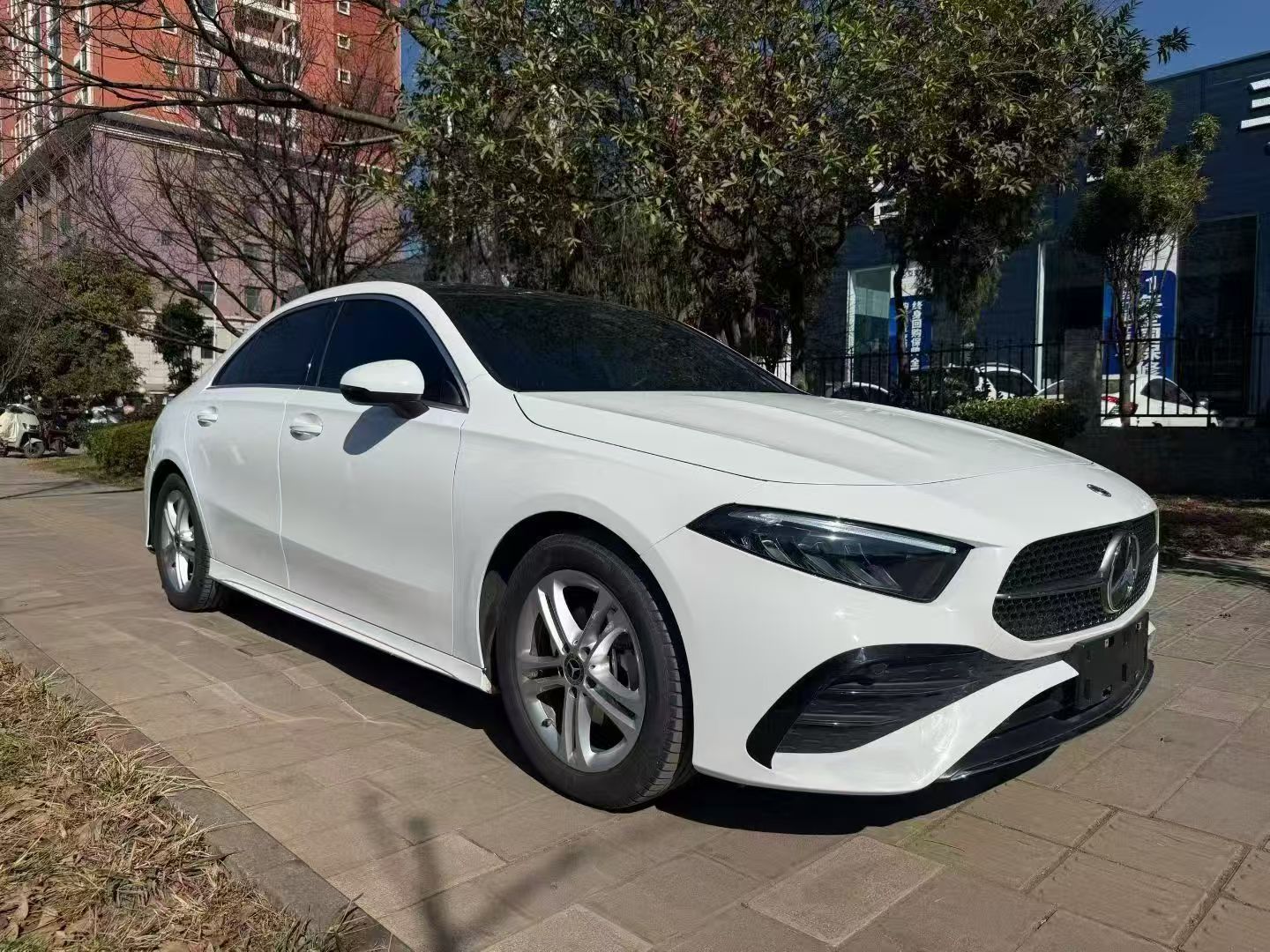 Mercedes-Benz A180L 2023 — фото 3