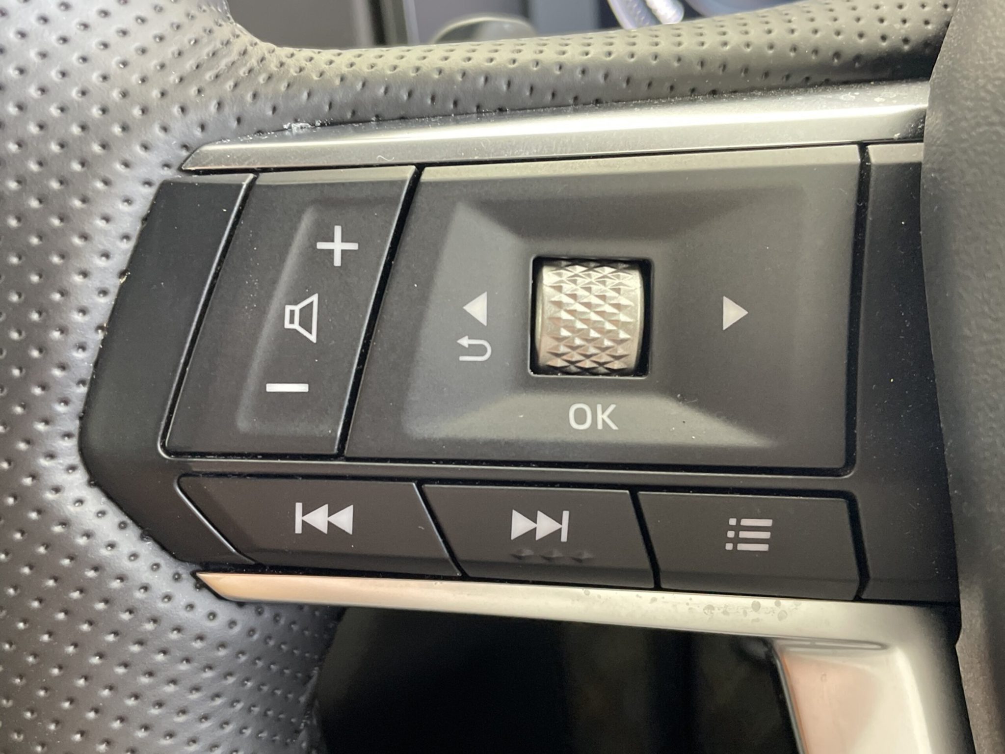 Mitsubishi Outlander 2023 — миниатюра 10