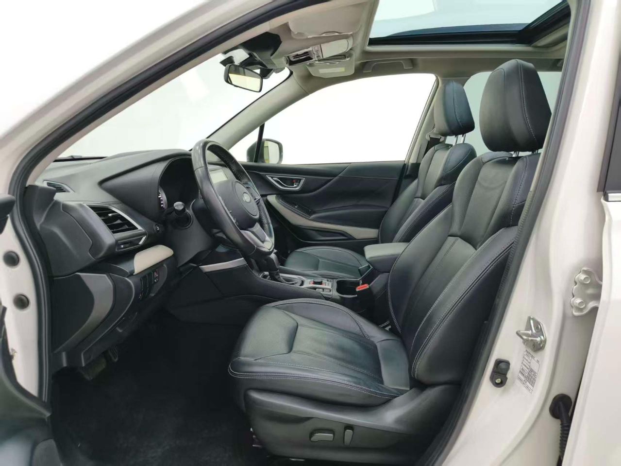 Subaru Forester 2022 — фото 3