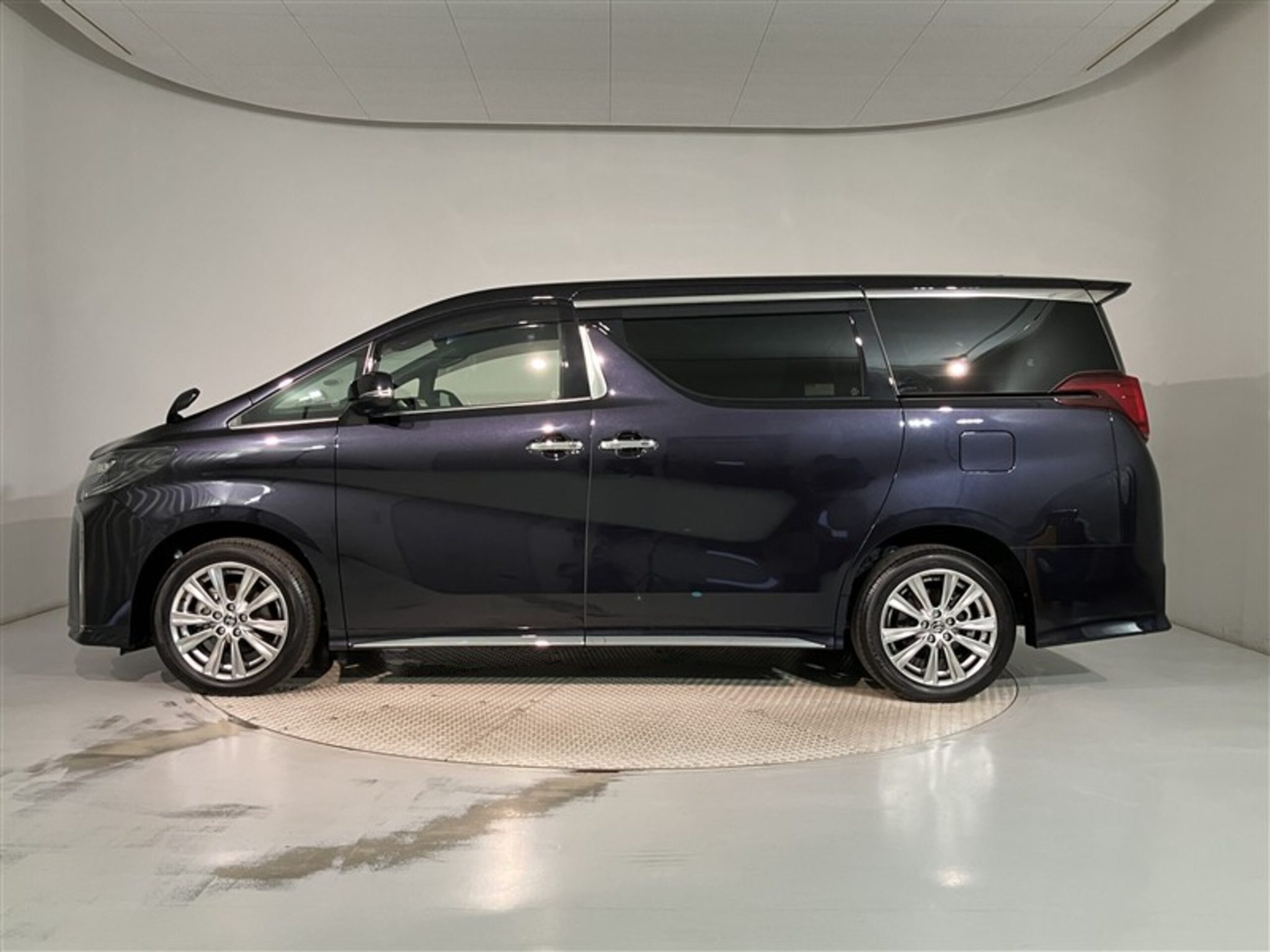 Toyota Alphard 2022 — фото 3