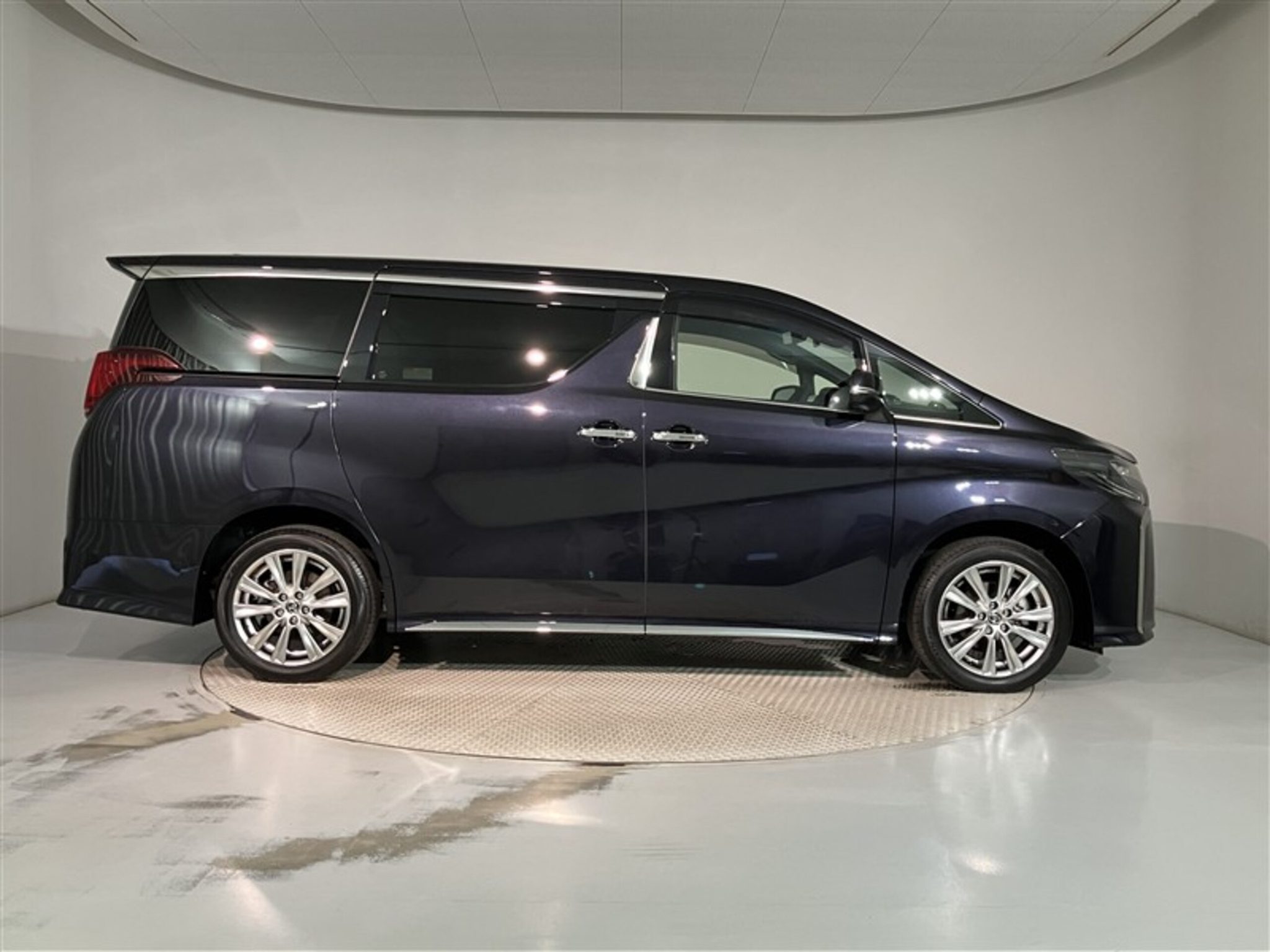 Toyota Alphard 2022 — фото 4
