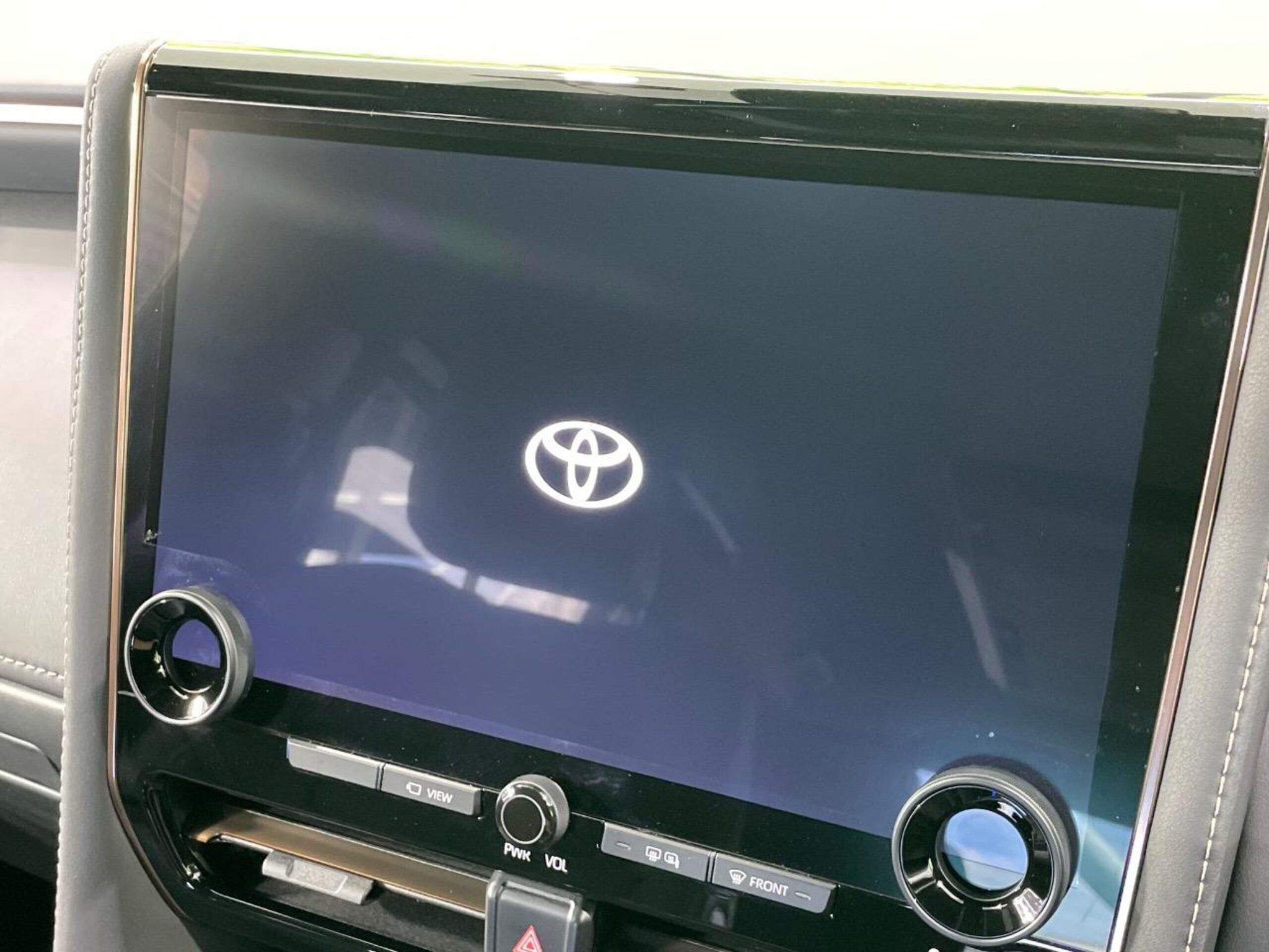 Toyota Alphard 2023 — фото 3