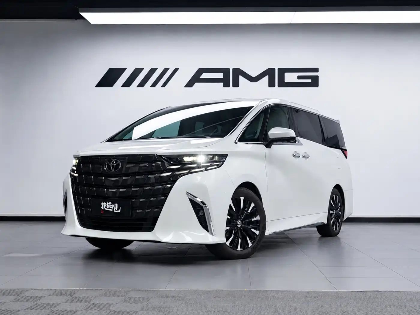 Toyota Alphard 2024 — фото 1