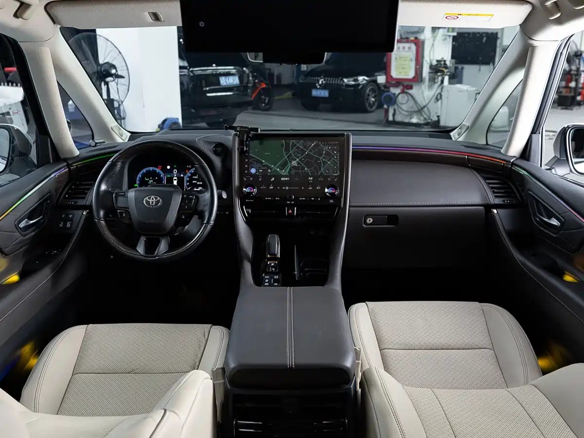 Toyota Alphard 2024 — миниатюра 10