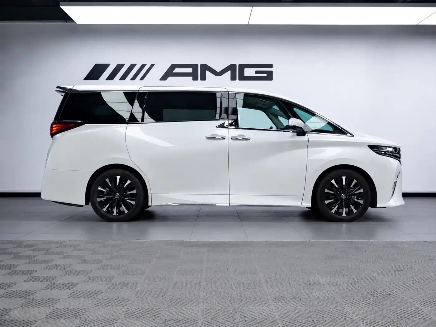 Toyota Alphard 2024 — фото 2