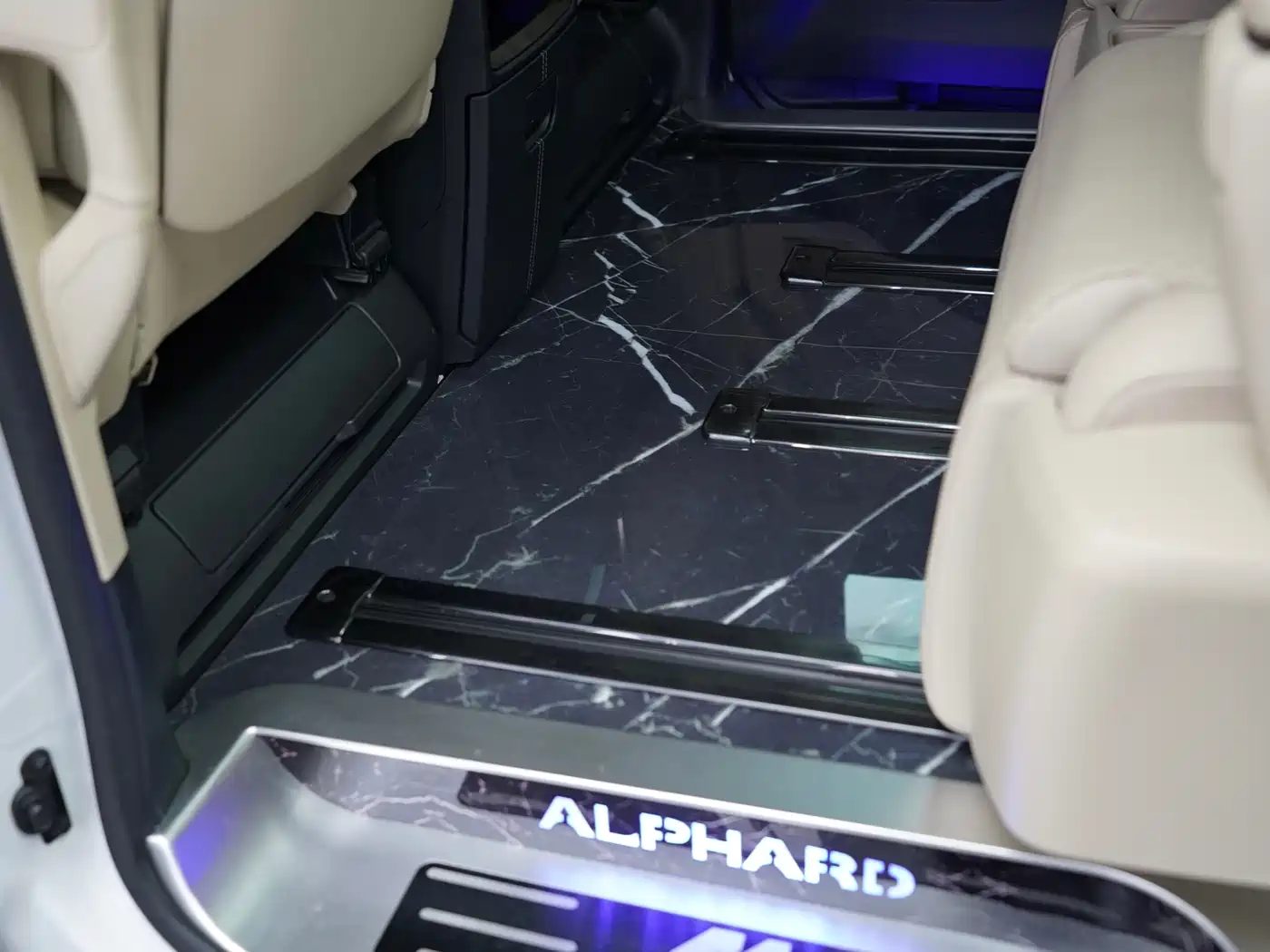 Toyota Alphard 2024 — миниатюра 22