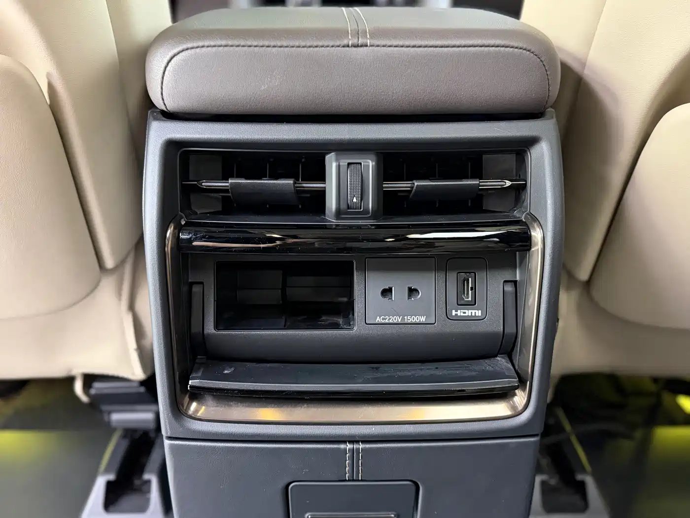Toyota Alphard 2024 — миниатюра 23