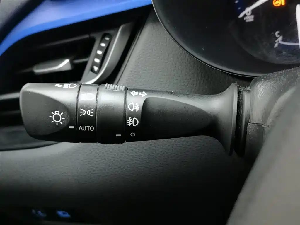 Toyota C-HR 2021 — миниатюра 20