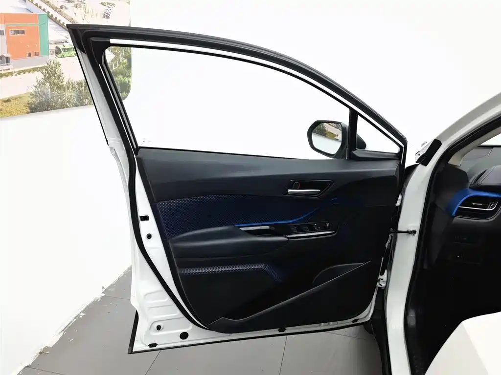 Toyota C-HR 2021 — миниатюра 8