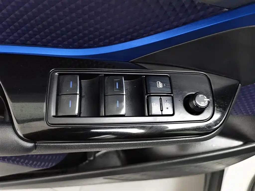 Toyota C-HR 2021 — миниатюра 9